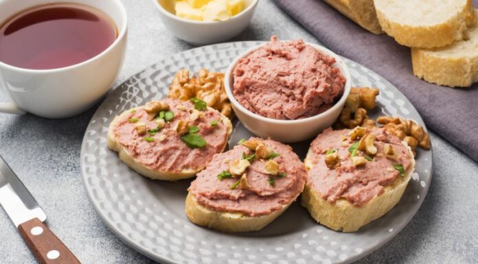 Recept na chutnou a zdravou veganskou pomazánku z červených fazolí a vlašských ořechů